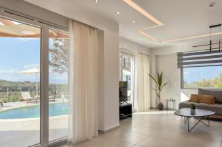 AéNaos Luxury Villa with Pool in Galatas - Galatás - 2