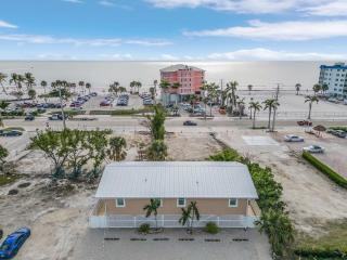 Beach, pool and fun times at Blue Oyster Lagoon - Fort Myers Beach - 8