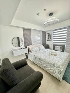 2BR Mountain View Cabin - The Bali Corner at Azure North - San Fernando - 4