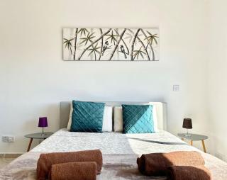 SUN JULZ - Queens Gardens - Paphos - 2