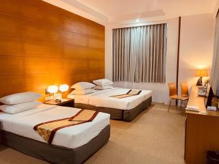 YAMA HOTEL & ROOFTOP BAR - Yangon - 1