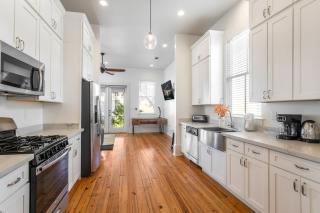 Amazing 3BR Cottage off St Charles with Pool - New Orleans - 1