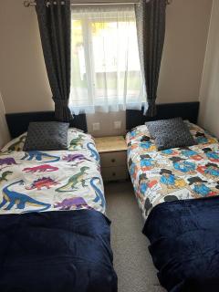 Beautiful Lodge With Decking In Norfolk, At Breydon Water Park Ref 10045B - 1