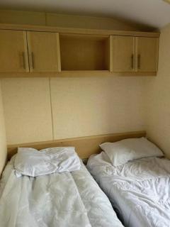 4 Berth Caravan For Hire Near On-Site Amenities In Essex Ref 28115G - 5