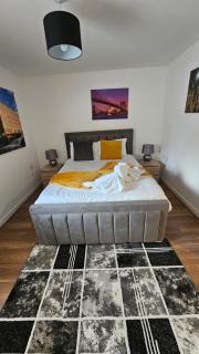 Silverburn new house with free parking and nice garden - 2