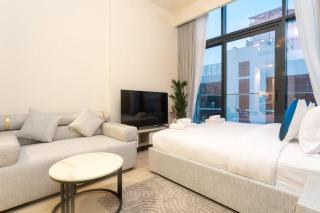 Cozy Studio Retreat with Balcony in Meydan City - 7