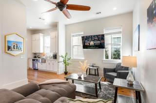 Private 3BR on Carondelet by Hosteeva - 1