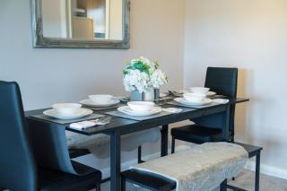 Trendy Central Apartment with Free Parking - Perfect for Contractors and Families - 6