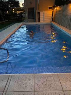 Casa con pileta y espacio techado para auto - Mar del Plata - 3