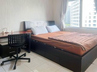 Cozy 2BR Sudirman Apt with Pool, Wi-Fi, & Netflix by 2ndHome - 5
