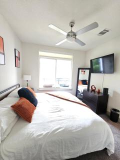 Beautiful Condo on Riverwalk w King Ste free parking pet friendly Centrally Located - San Antonio - 3