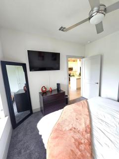 Beautiful Condo on Riverwalk w King Ste free parking pet friendly Centrally Located - San Antonio - 6