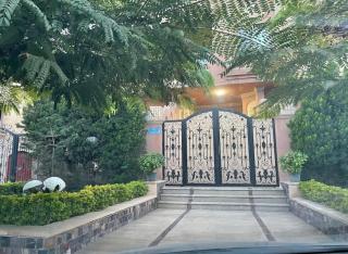 Apartment with greenery and quiet neighborhood - Sheikh Zayed - 2