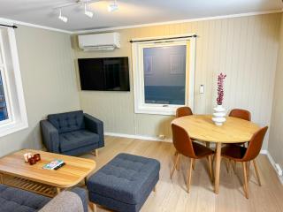 Sentral leilighet med parkering og peis - 8