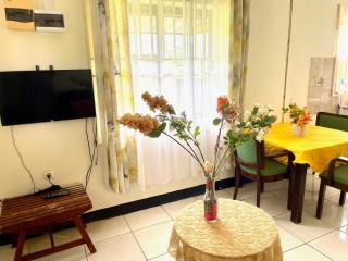 3 Bed House - Sleeps 6 - Garden - Parking - Wifi - 7