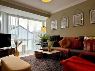 Boho Modern Entire House in Southampton - Sleeps 13 - 5 Bedrooms - 7 Beds - Overlooking the original city walls -walking Distance to the city centre & Cruise Terminals - Private garage - Southampton - 5