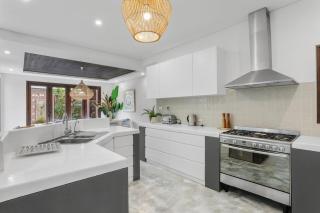 Luxe Thirroul Home, Pool Spa Home Theatre - Thirroul - 9