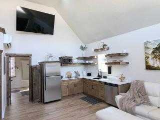 Willis Country Cabins- Couples Suite -#4 - 5