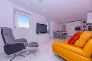 Yellow View Apartment - Happy Rentals - 8