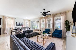 7 Beds, Resort Water Park and Sport Courts, Pool and Jacuzzi, BBQ, Game Rooms - 1