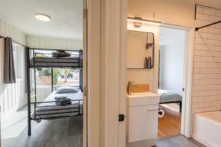 Charming downtown home by bike trail, river and coffee! - Redding - 4