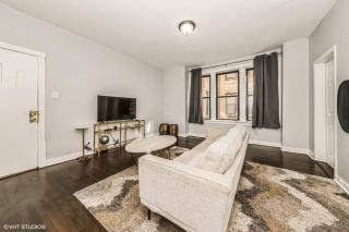 2 BR Apt Near U Chicago Campus & the Lakefront! - 0