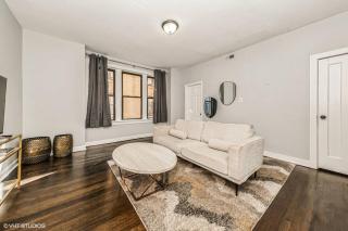 2 BR Apt Near U Chicago Campus & the Lakefront! - 7