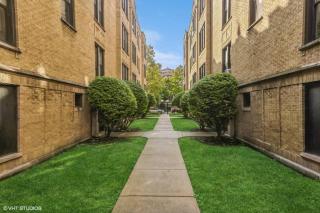 2 BR Apt Near U Chicago Campus & the Lakefront! - 1