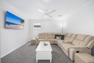 The Waybre - walk to the beach, ducted aircon - Dunbogan - 1