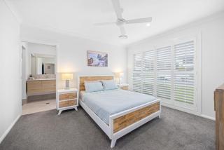 The Waybre - walk to the beach, ducted aircon - Dunbogan - 9