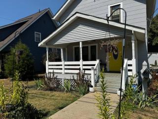 Spacious Relaxing Baltimore Home with Hot Tub - Baltimore - 8