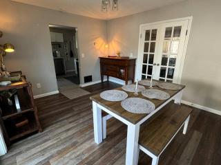 Spacious Relaxing Baltimore Home with Hot Tub - Baltimore - 2