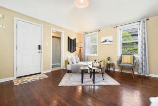 King Bed, Free Off Street Parking, Close to AGH - Pittsburgh - 5