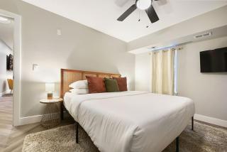 HostWise Stays - King Beds, Park Free, Great Walk Score - 3