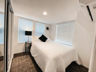 Beautiful Downtown Cottage Onyx - 1