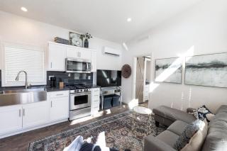 Beautiful Cottage on Historic Grounds - Reno - 1
