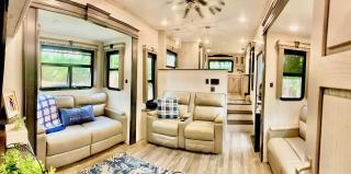 Waterfront - Luxury RV - Sleeps 6 - 4