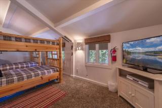 Cozy Palisades Tahoe Ski Cabin 3BR 3BA Free Shuttle to Lifts Book on Mobile for Promo Price - 7