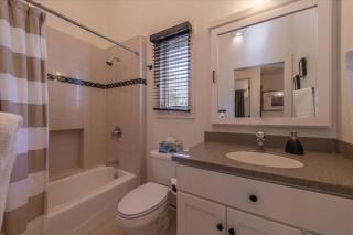 Cozy Palisades Tahoe Ski Cabin 3BR 3BA Free Shuttle to Lifts Book on Mobile for Promo Price - 3