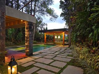 Villa 4-BR Klub Bunga No 4 Batu Malang - Batu - 2