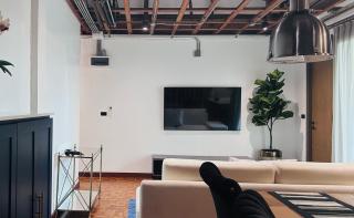 Brown Brick Thonglor - Red Burgundy Room - 5