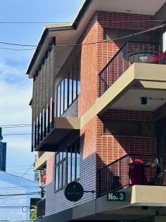 Brown Brick Thonglor - Red Burgundy Room - 8