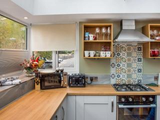 Christmas Cottage - Cheddar - 4