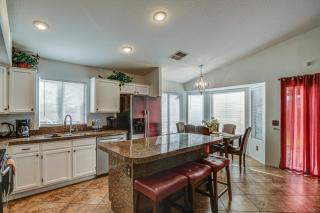 Route 66 Oasis in Downtown Gilbert with Heated Pool & Mini Golf - Gilbert - 1