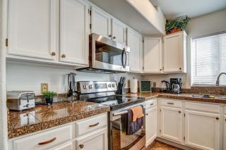 Route 66 Oasis in Downtown Gilbert with Heated Pool & Mini Golf - 2