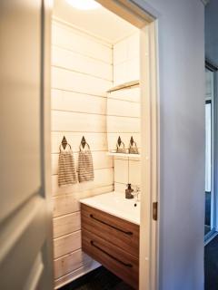 Cozy first floor apartment with beautiful river views - 3