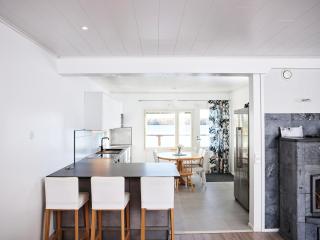 Cozy first floor apartment with beautiful river views - 8