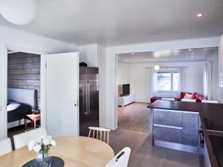 Cozy first floor apartment with beautiful river views - 7