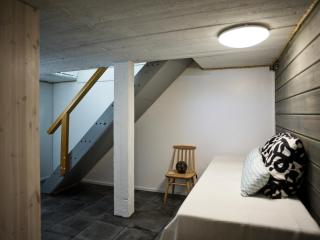 Cozy first floor apartment with beautiful river views - 2