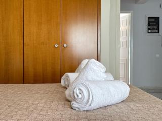 Historic Seaview Getaway Near the City Center - Tessalónica - 9